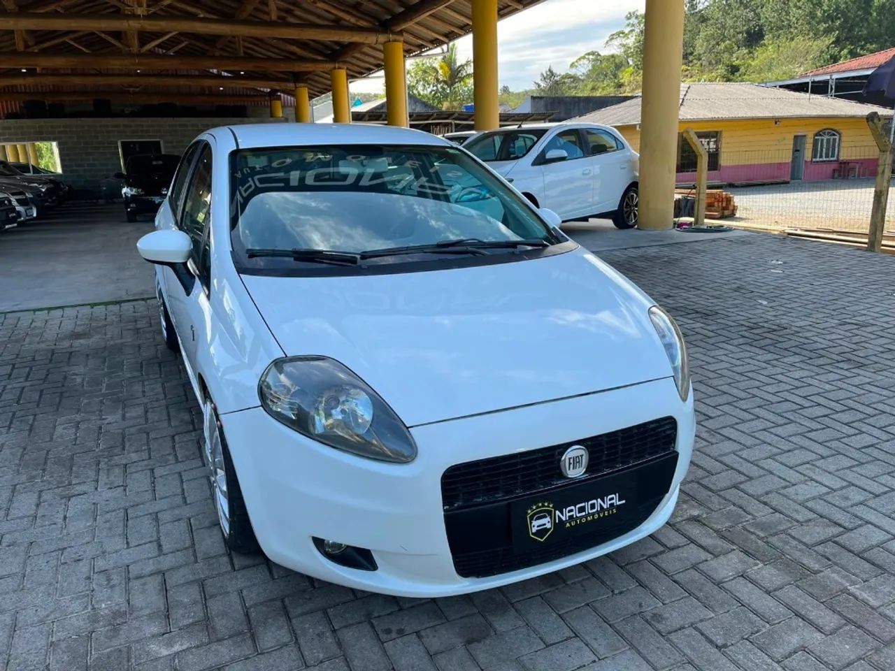 Fiat Punto Attractive 1.4 Fire Flex 8V 5P 2012
