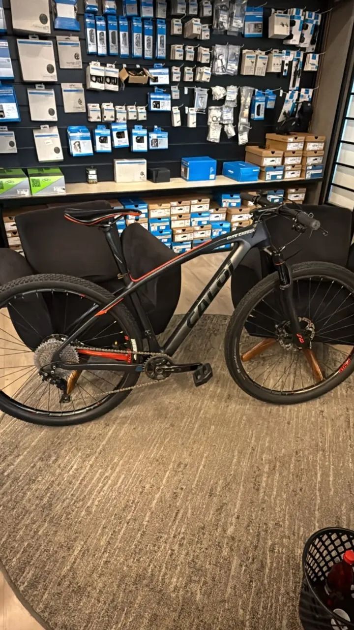 CALOI ELITE CARBON RACING