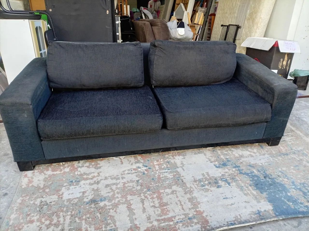 Sofá Preto Conforto Espaçoso! 