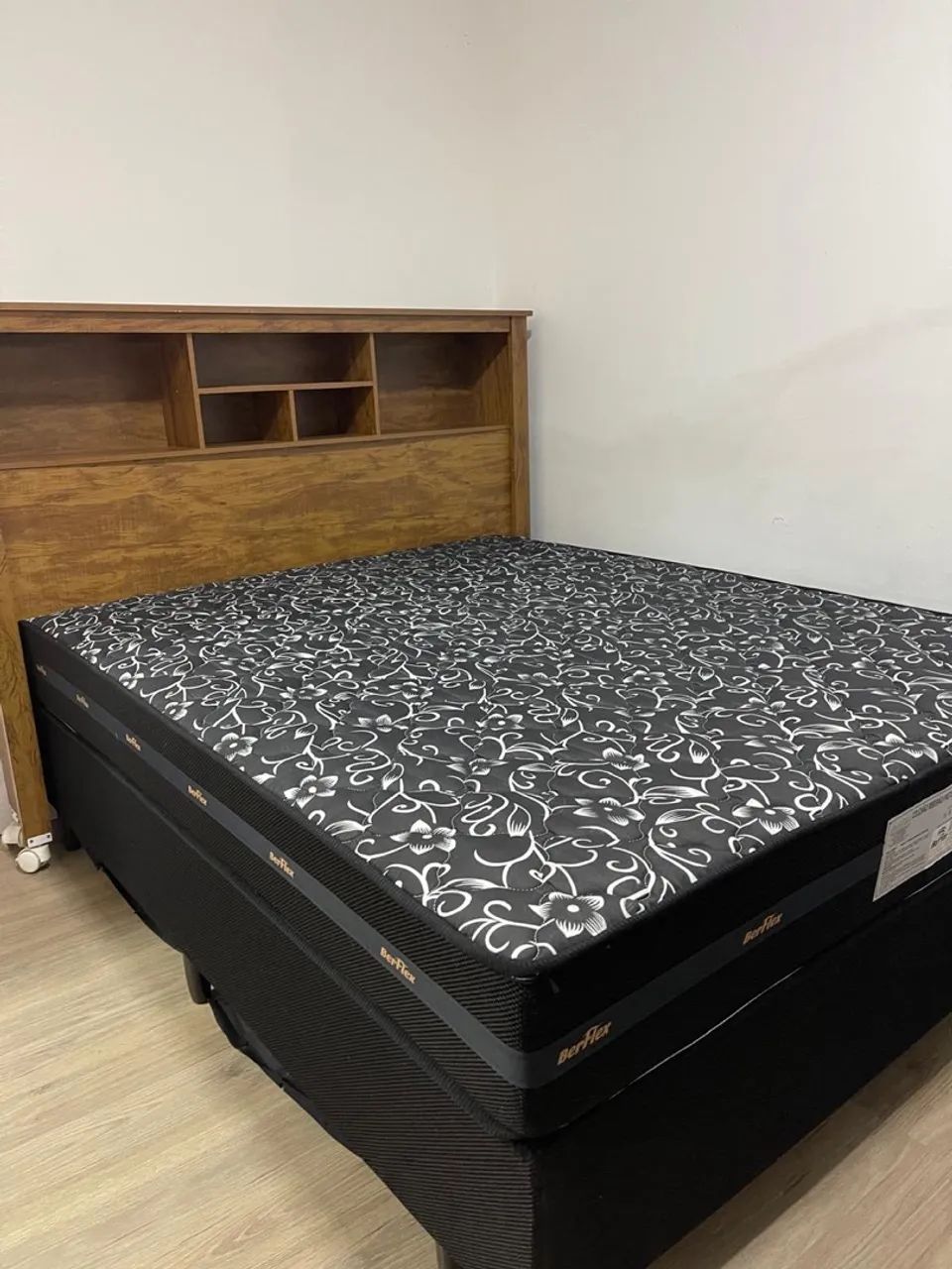 CAMA BOX CASAL BERFLEX COM CABECEIRA DE MADEIRA