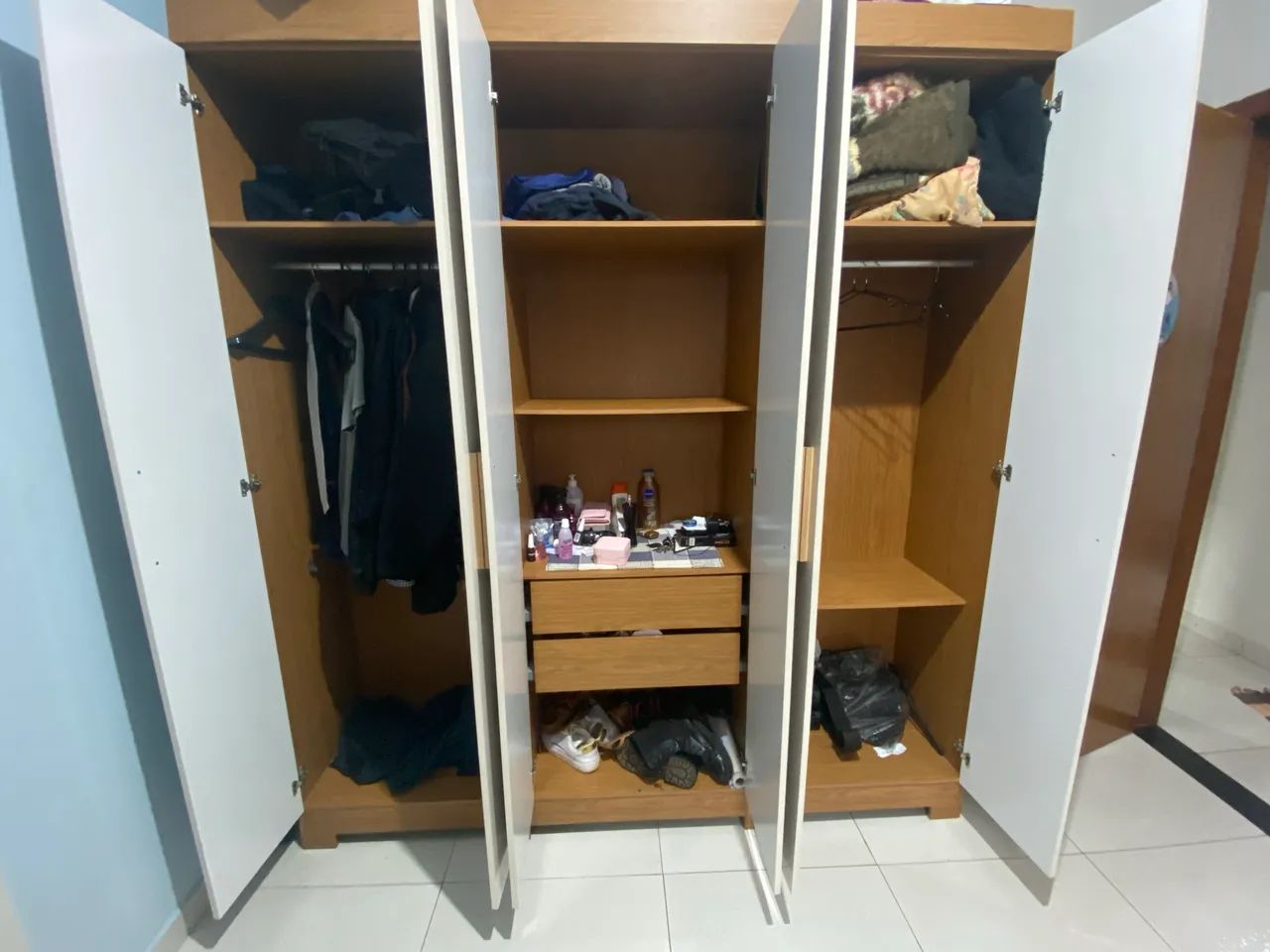 Vende- se guarda-roupa 