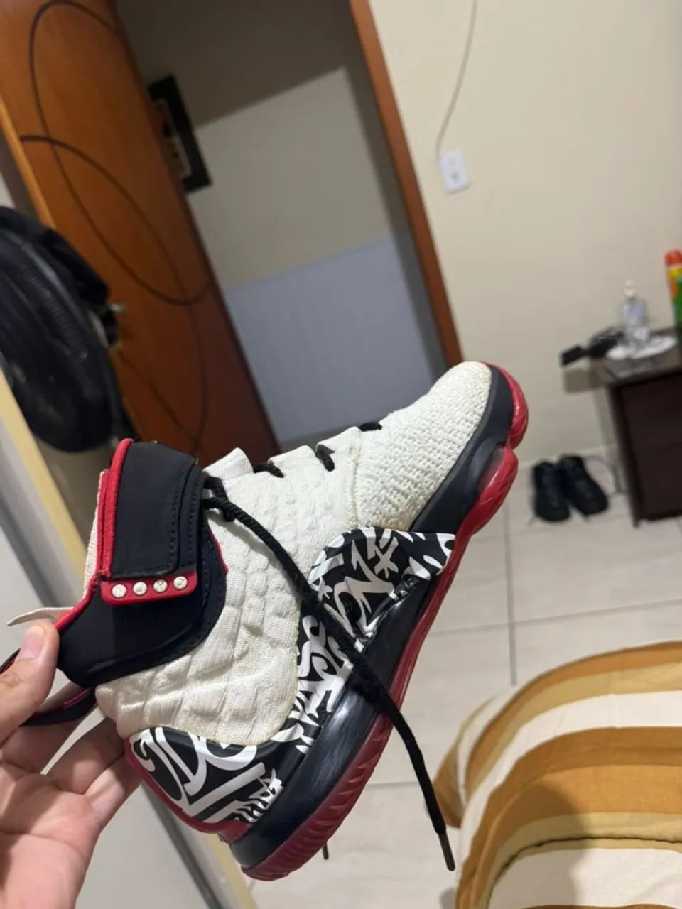 Nike LeBron XVII FP Graffiti Original | BR 40 | Com Caixa - Foto 3