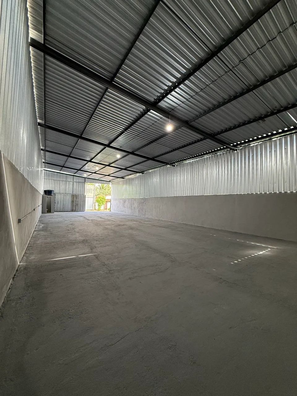 GALPÃO COMERCIAL HÁ 300m DO BANGALAY