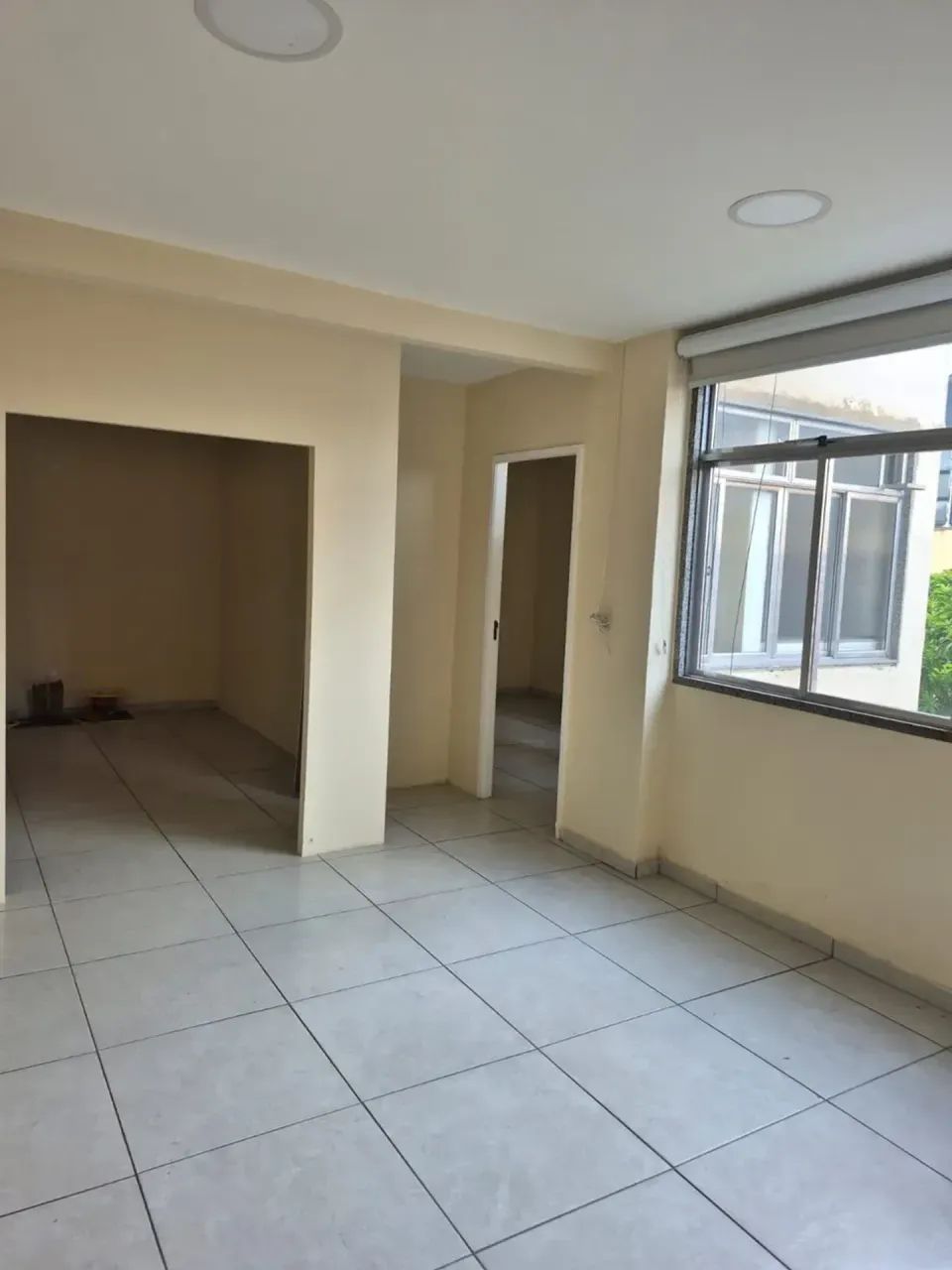 OPORTUNIDADE! Excelente sala comercial no centro de Nilópolis. - Foto 2