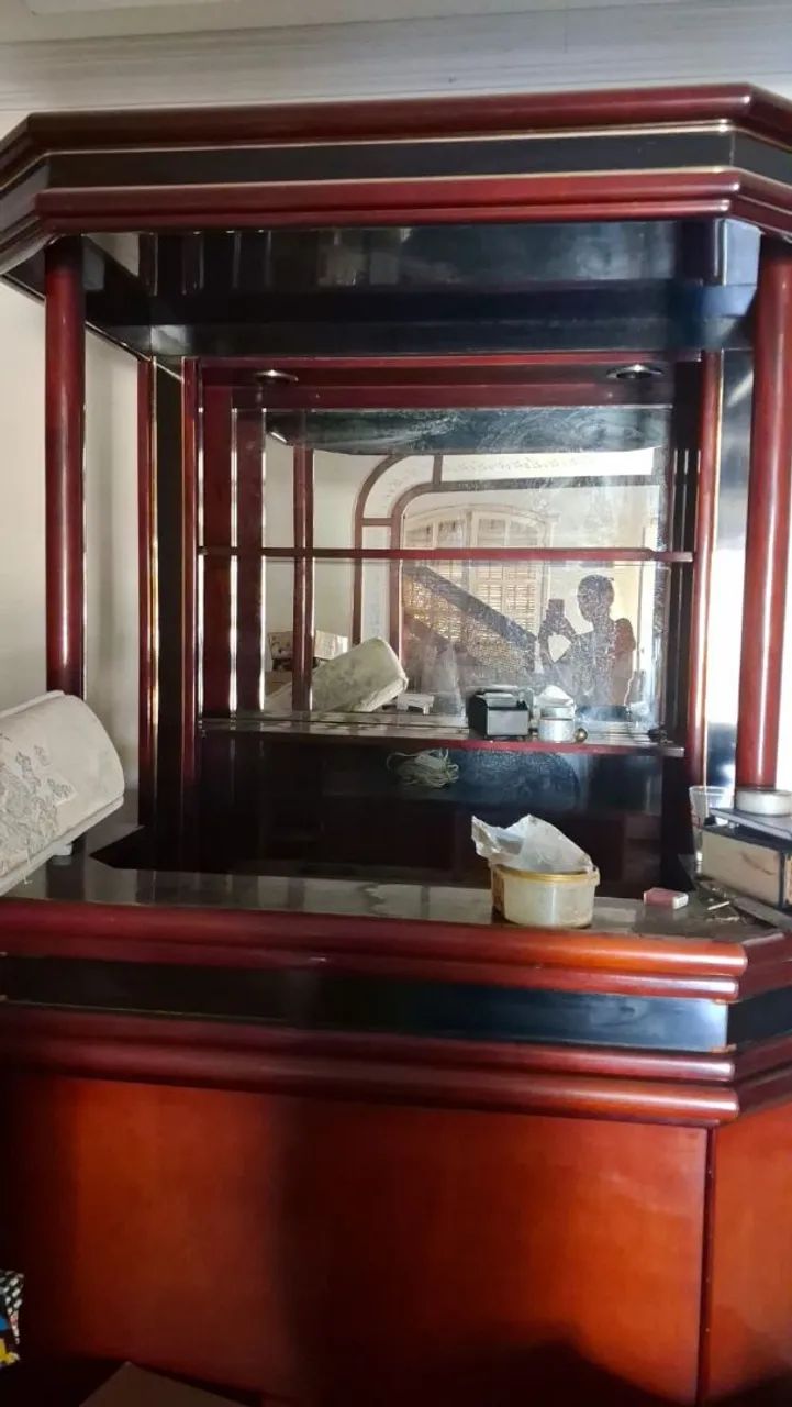 Balcão Bar de Mogno Maciço com Espelho - Móvel Nobre e Elegante