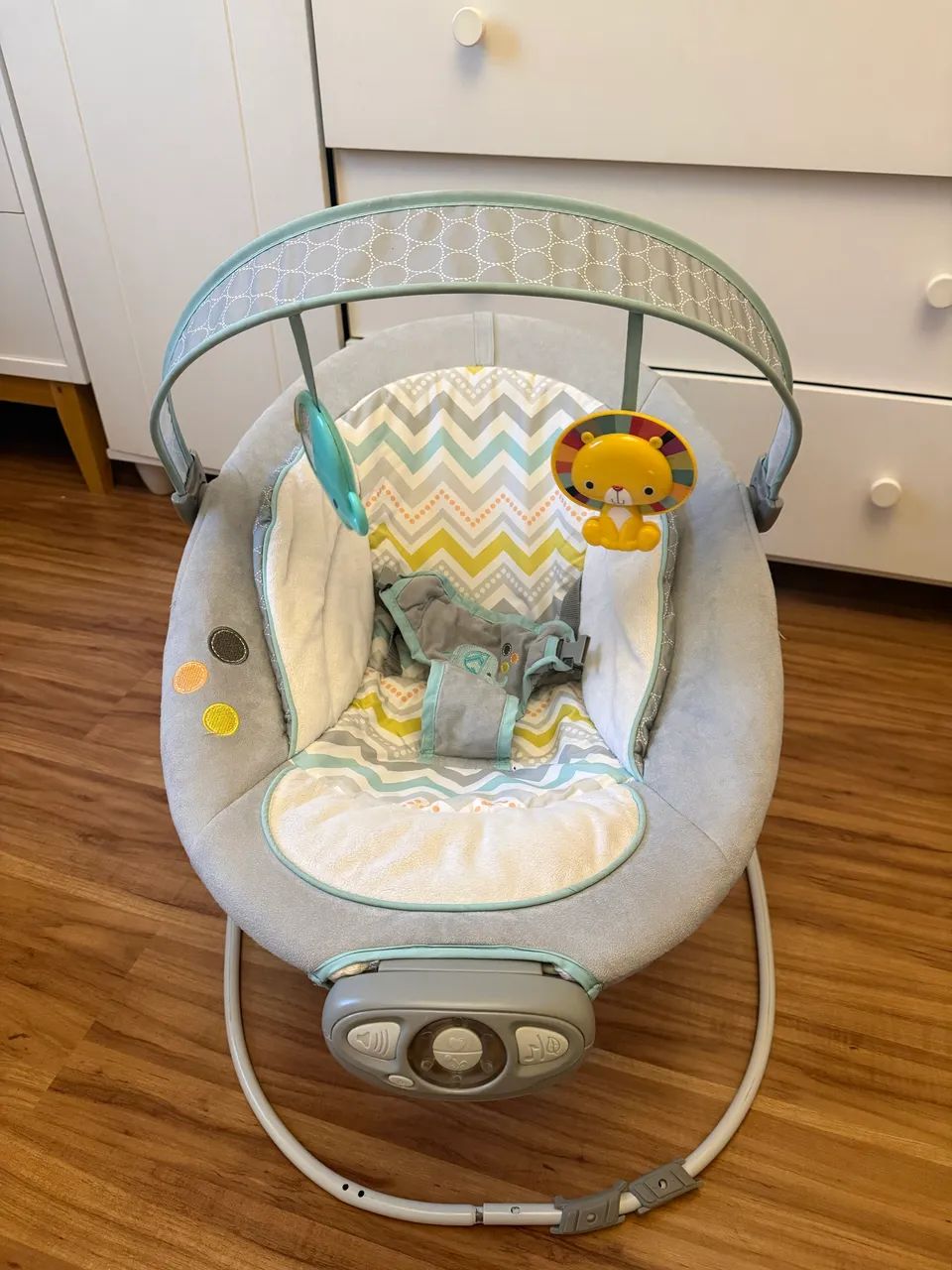 Cadeira de bebê que vibra e toca música  - Foto 5