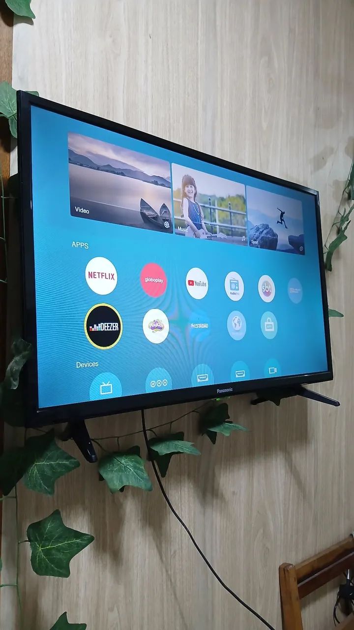 Vendo essa tv da marca Panasonic de 32 polegadas SMART completa com controles e pé - Foto 2