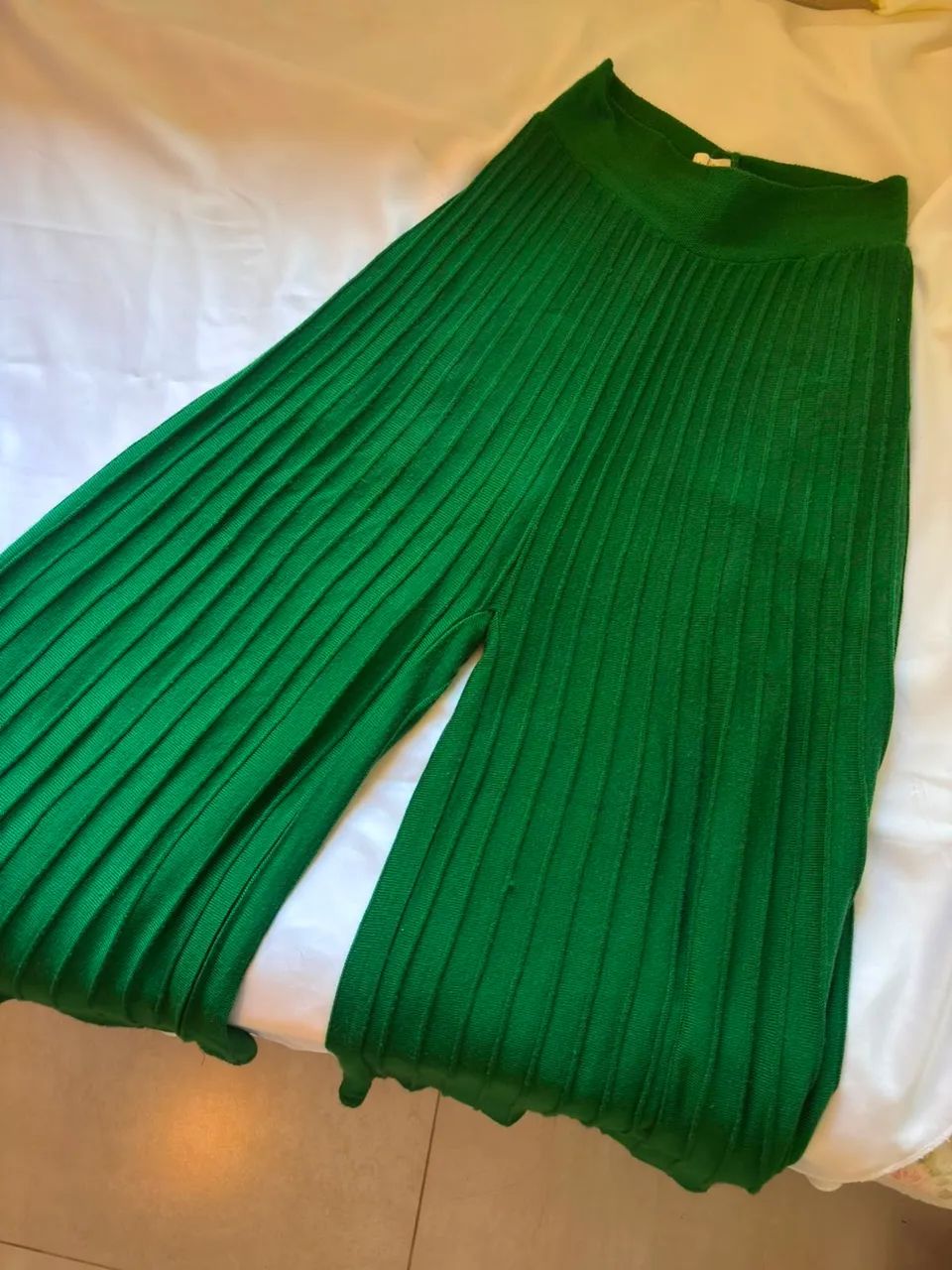 Calça pantalona verde com ótimo caimento  - Foto 2