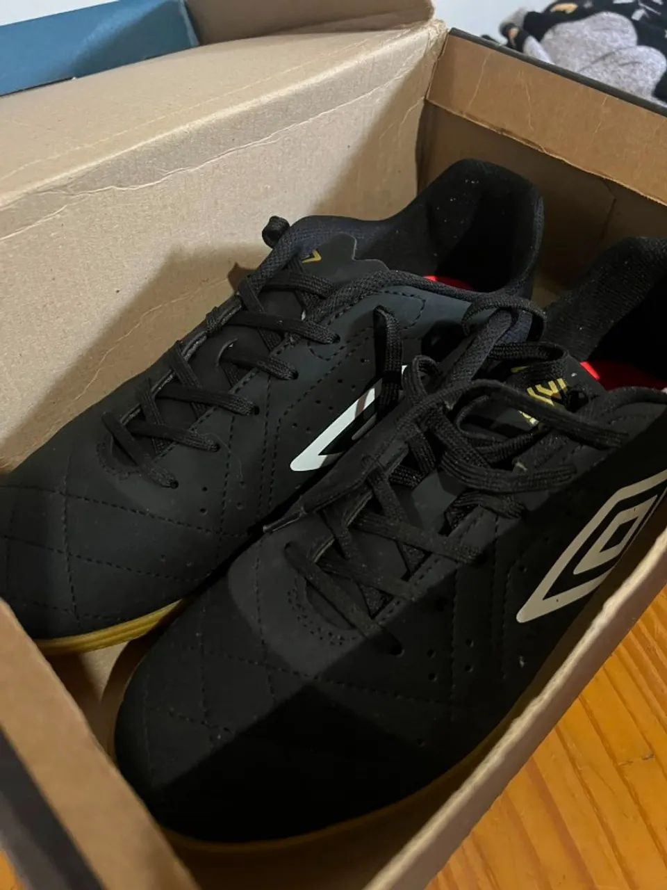 Chuteira Umbro Tamanho 42 - Foto 2