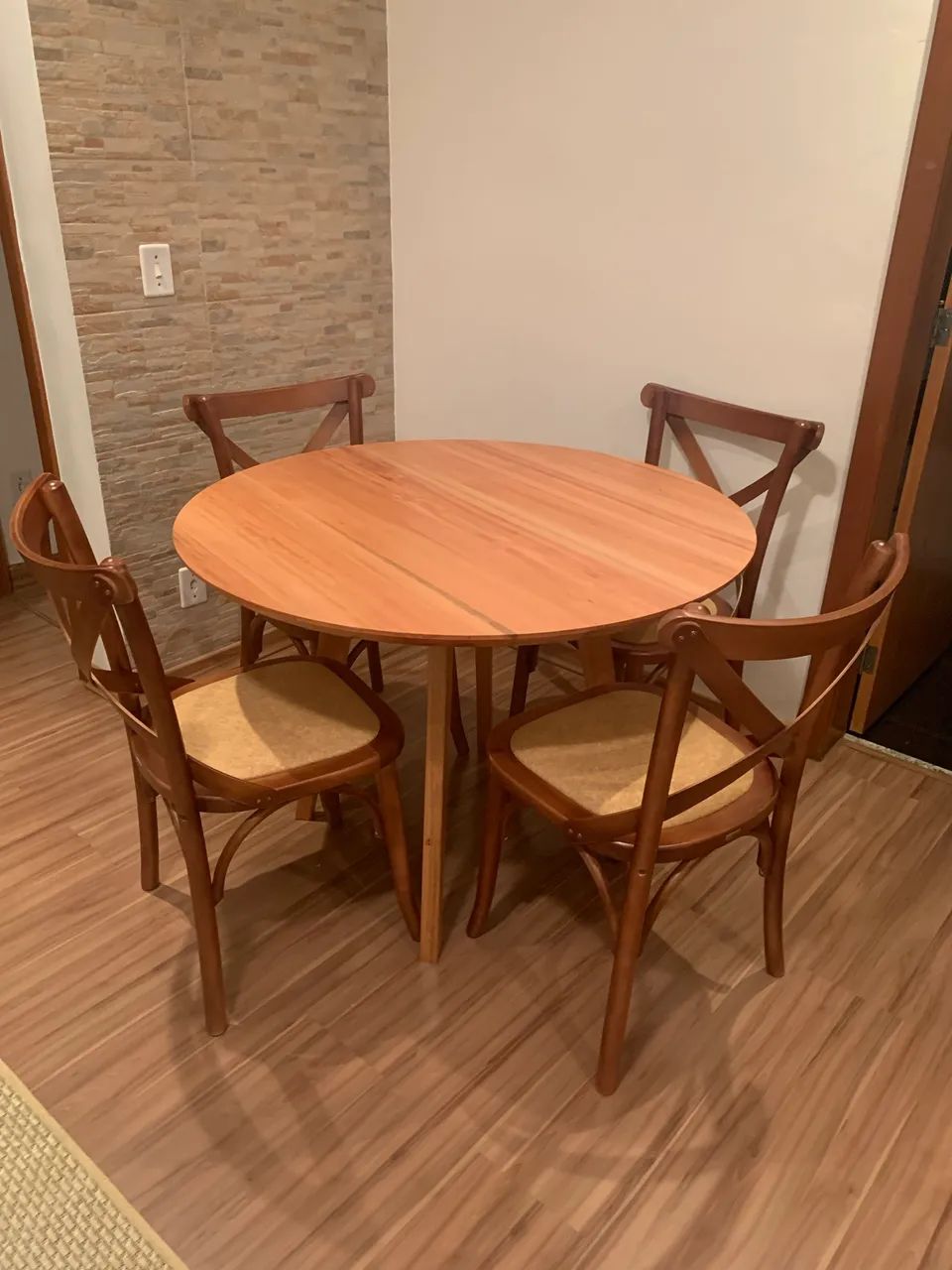 Mesa de jantar em madeira - Foto 2