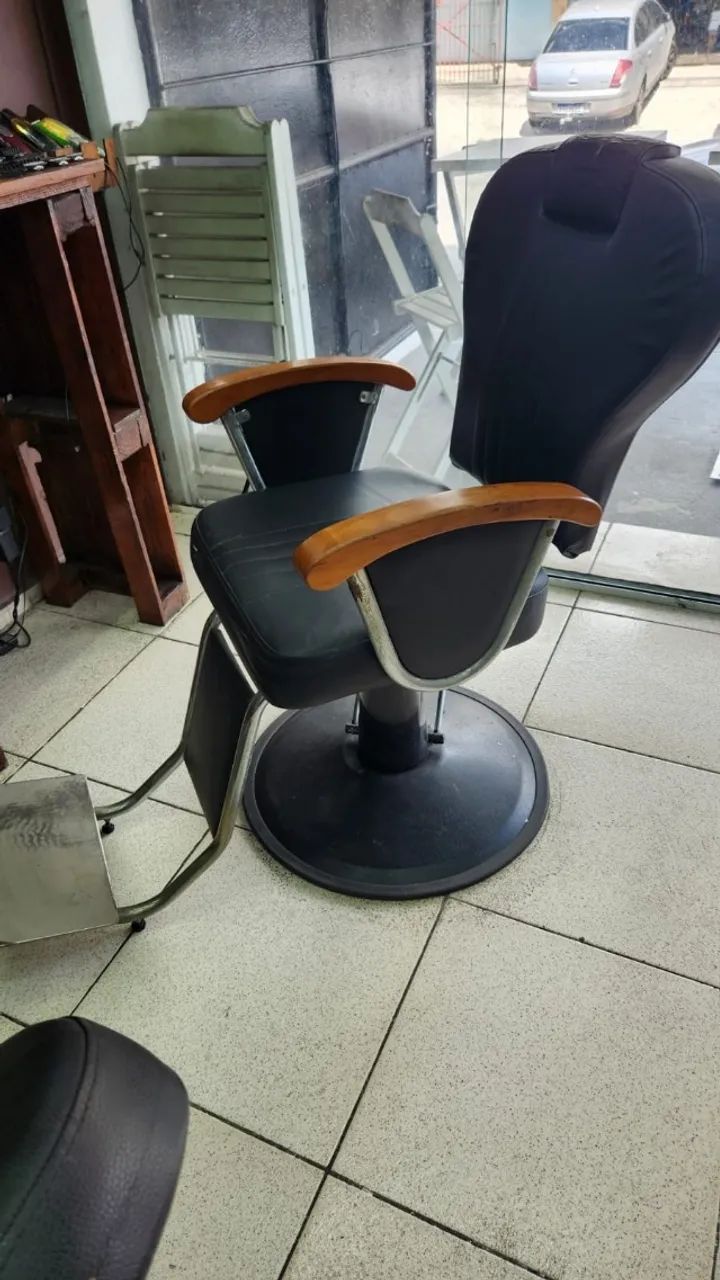 CADEIRAS DE BARBEIRO