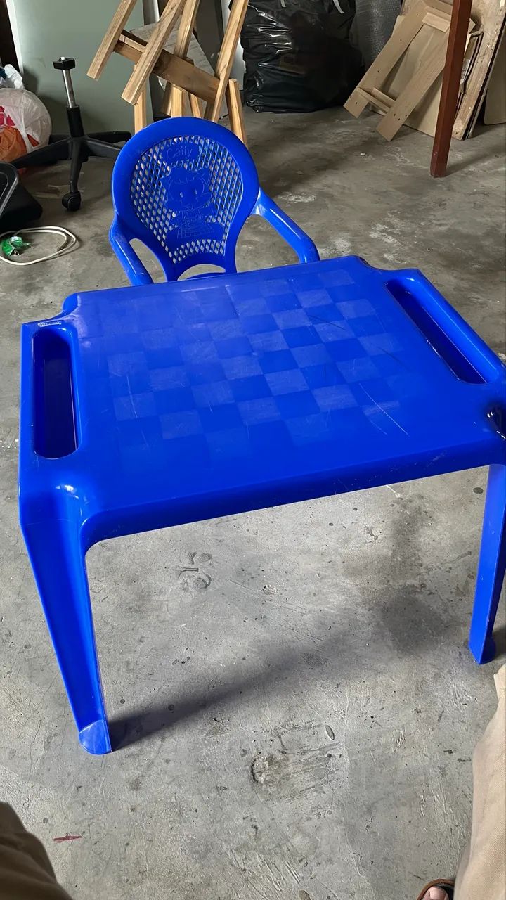 Mesinha infantil plástico com cadeira