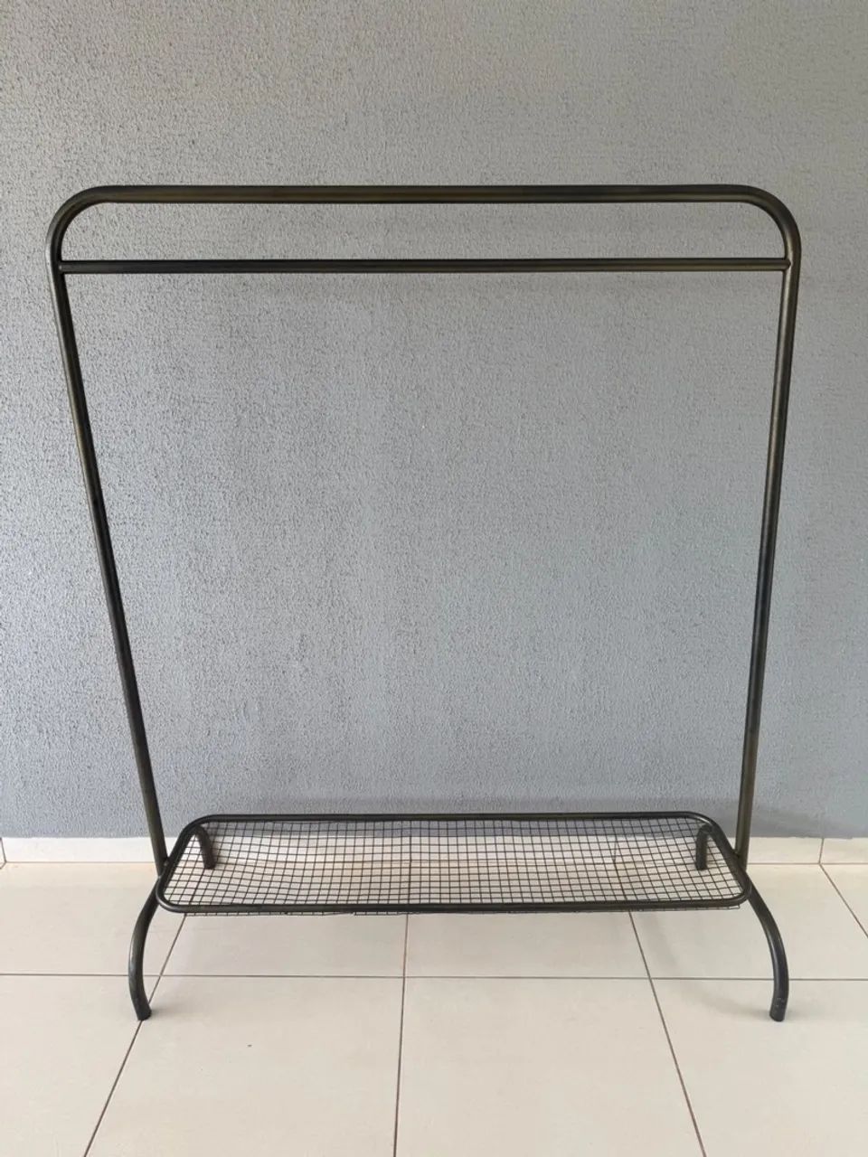 Arara de roupas de ferro