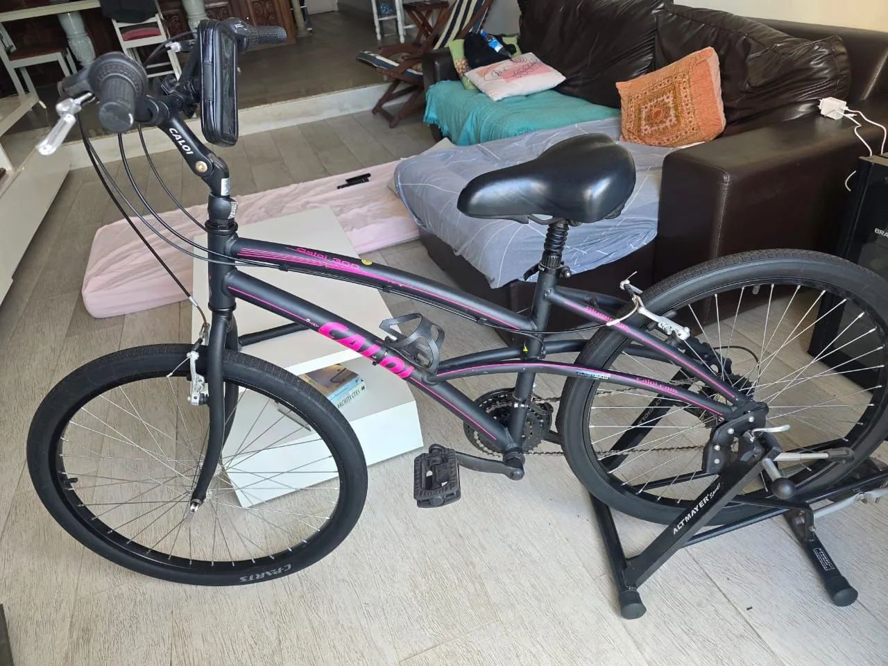 Bicicleta Caloi 300 e Kit com rolo de treino
