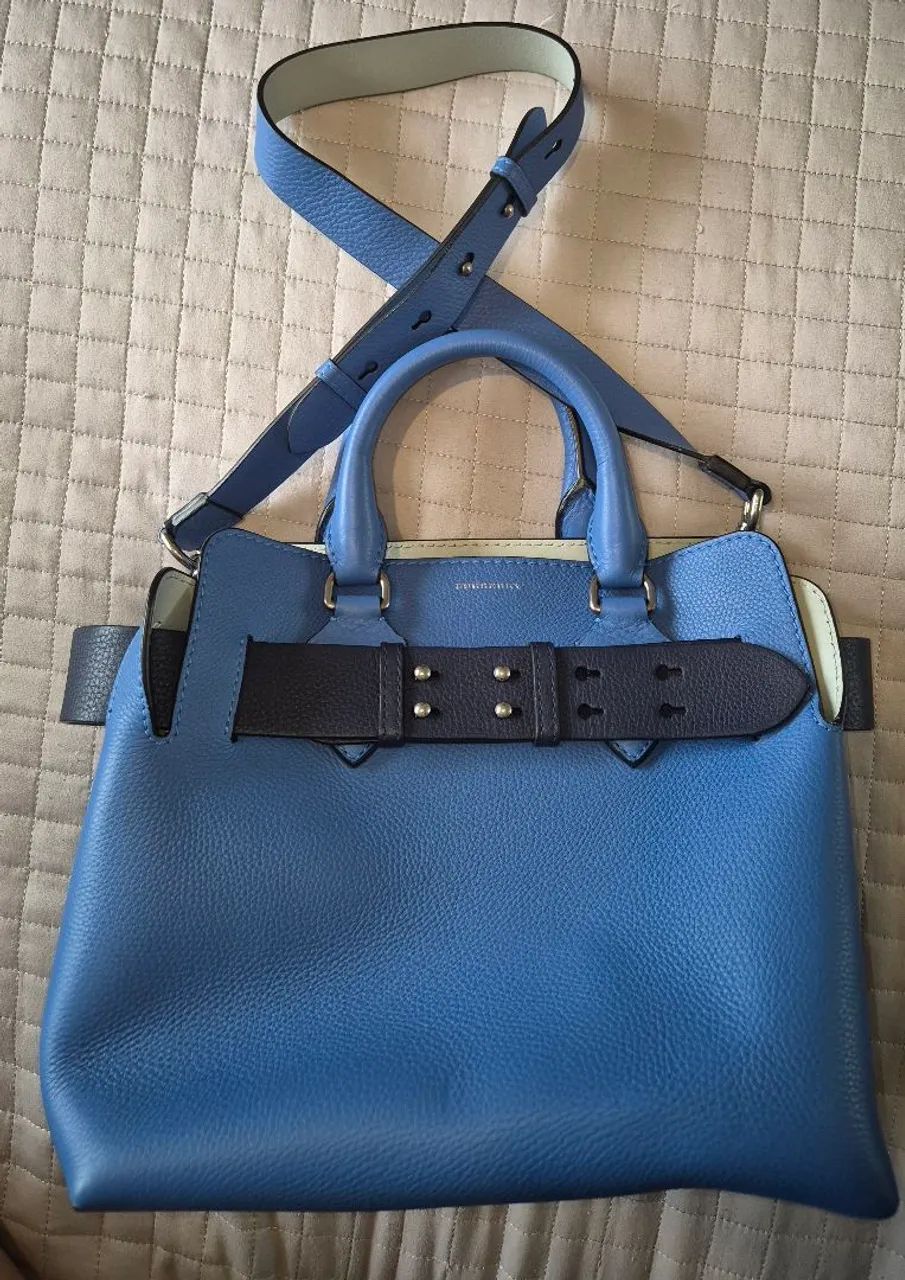 Bolsa Burberry azul com alça longa - Foto 2