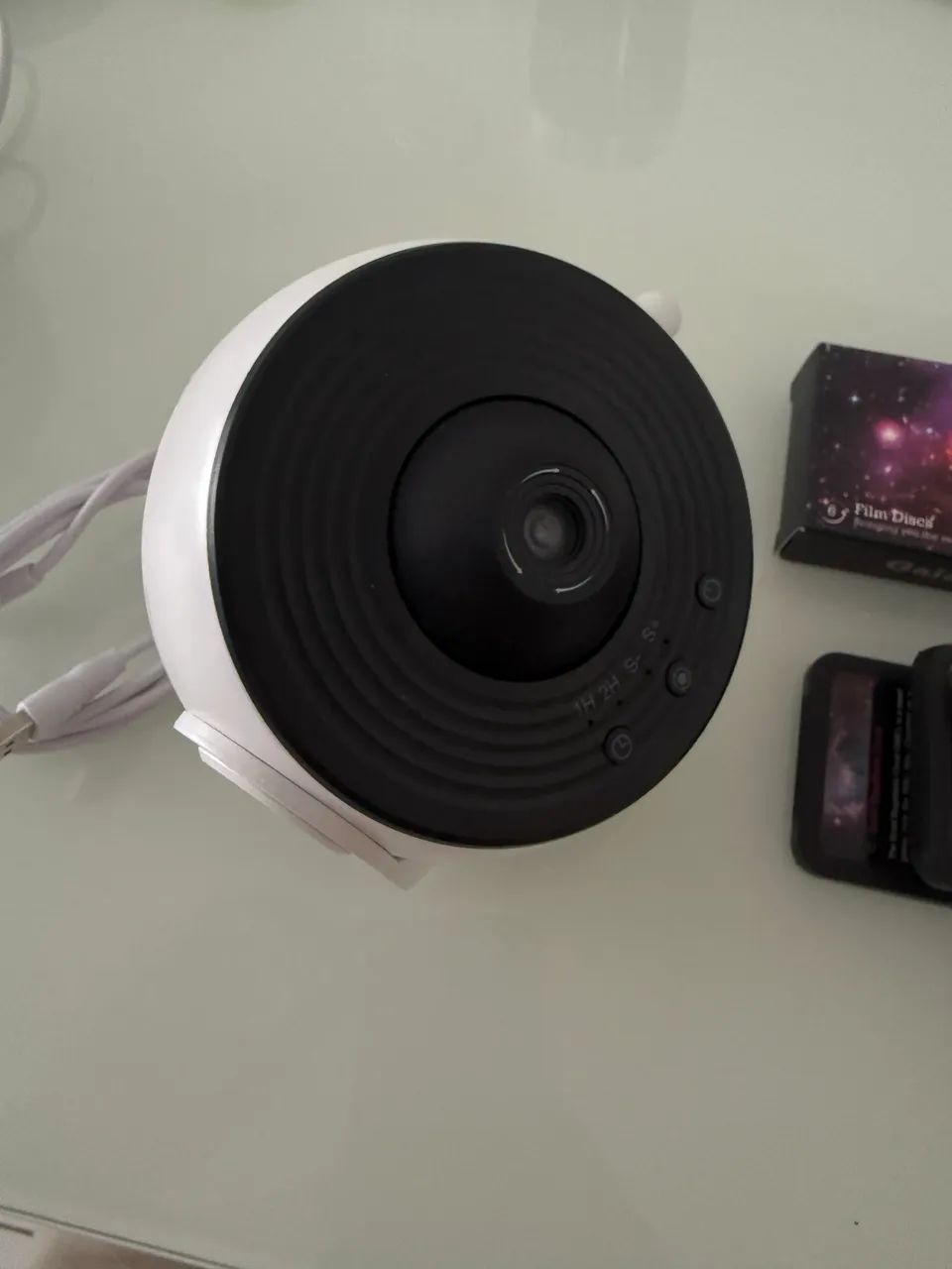 Projetor de galáxias branco usb c funcionando mas com defeito