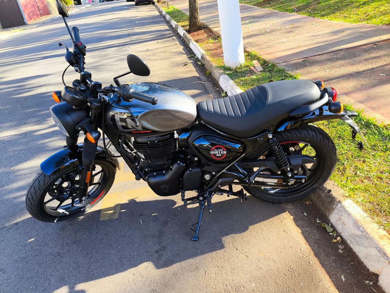 Vendo ou troco Hunter 350.