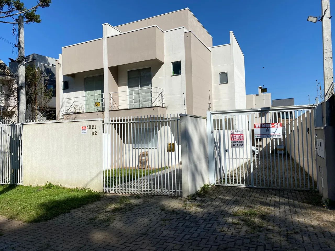 Excelente Sobrado triplex a Venda em condomínio fechado - Bairro Campo Comprido Curitiba P