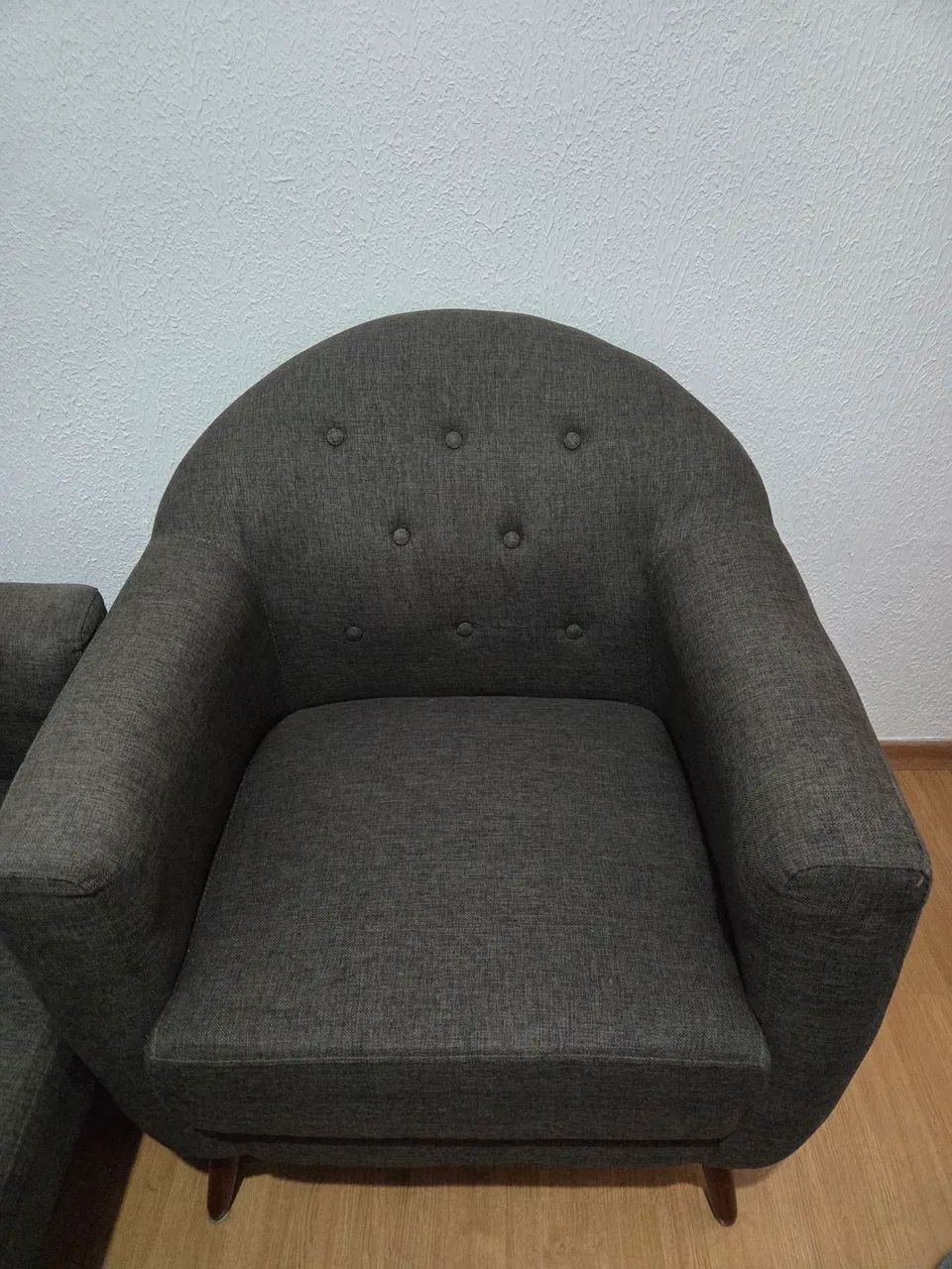 Poltrona de tecido marrom