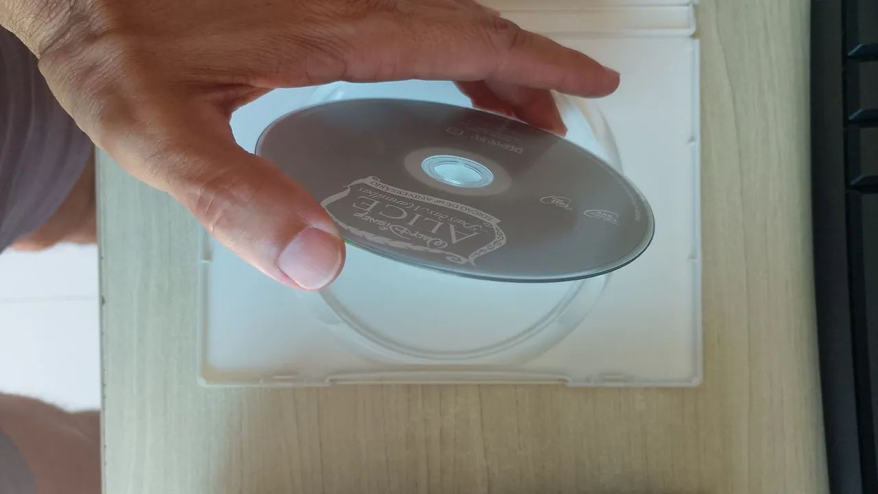 Vendo DVD Especial 60 anos Alice no País das  Maravilhas  - Foto 4