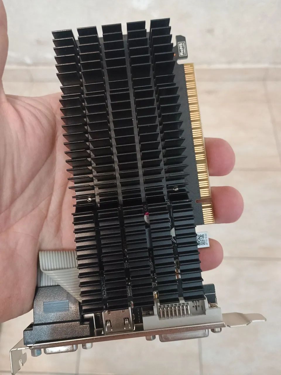 GT 710 1GB extremamente conservada 