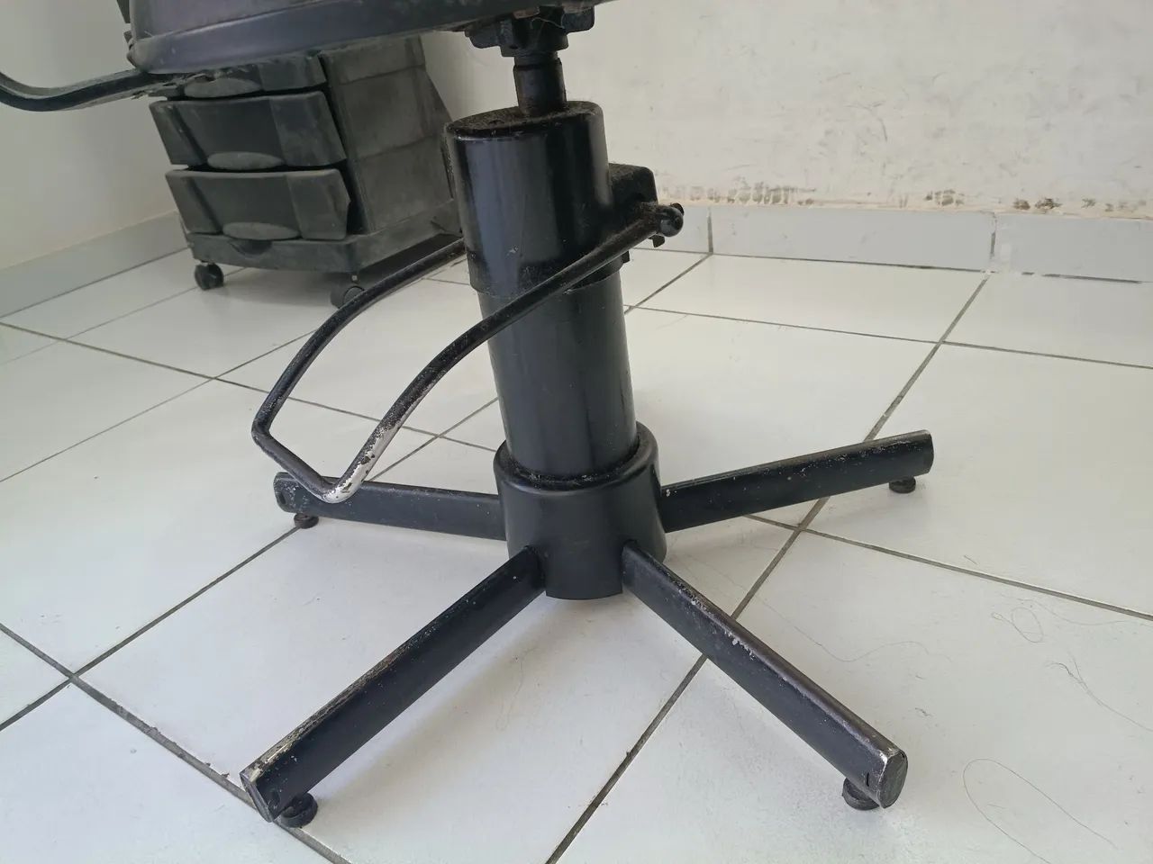 Cadeira hidráulica usada - Foto 4