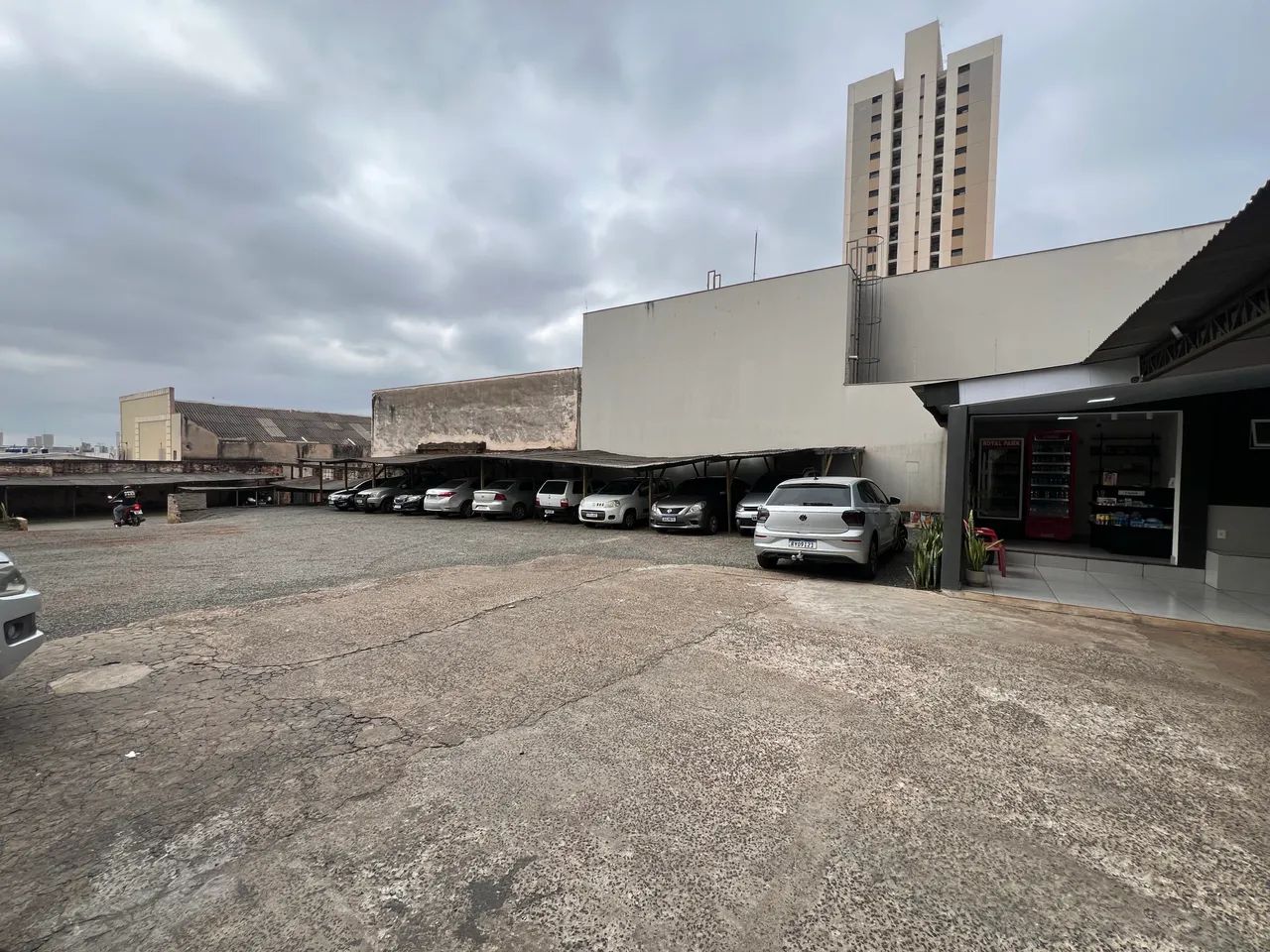 Vendo ponto comercial - ESTACIONAMENTO E LAVA-RÁPIDO - Foto 2
