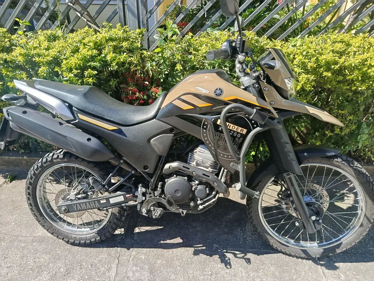 Lander 250 2023 Muito Nova 