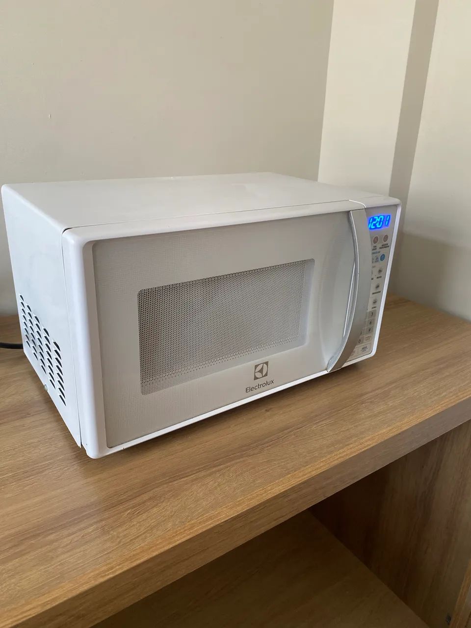 MICROONDAS ELECTROLUX BEM CONSERVADO - Foto 4