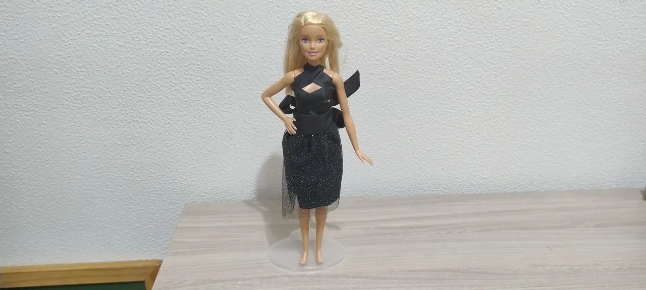 Boneca Barbie Viajante Explorar e Descobrir - Mattel FWV25