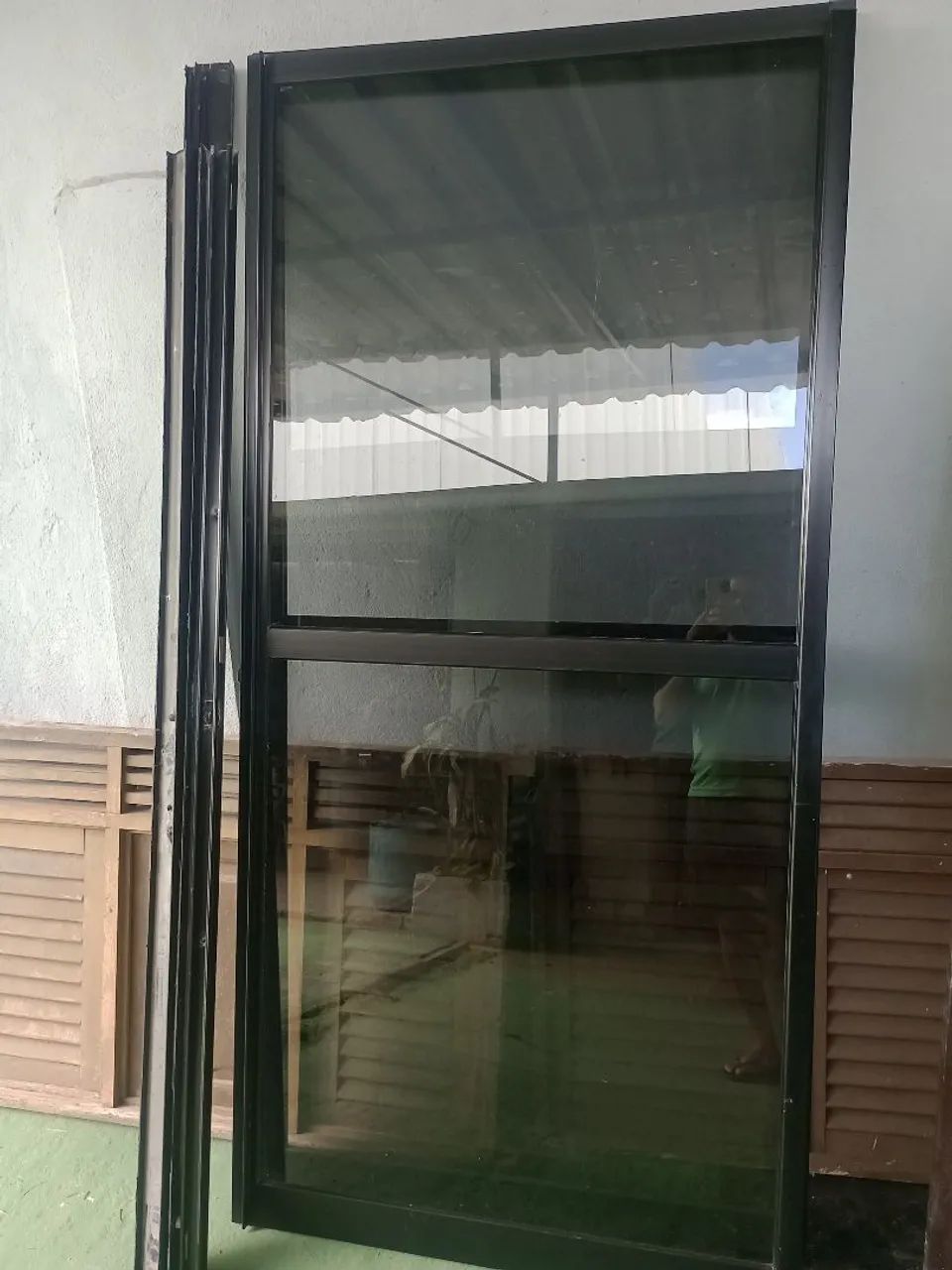 Porta 2x2.10 vidro com alumínio  - Foto 4