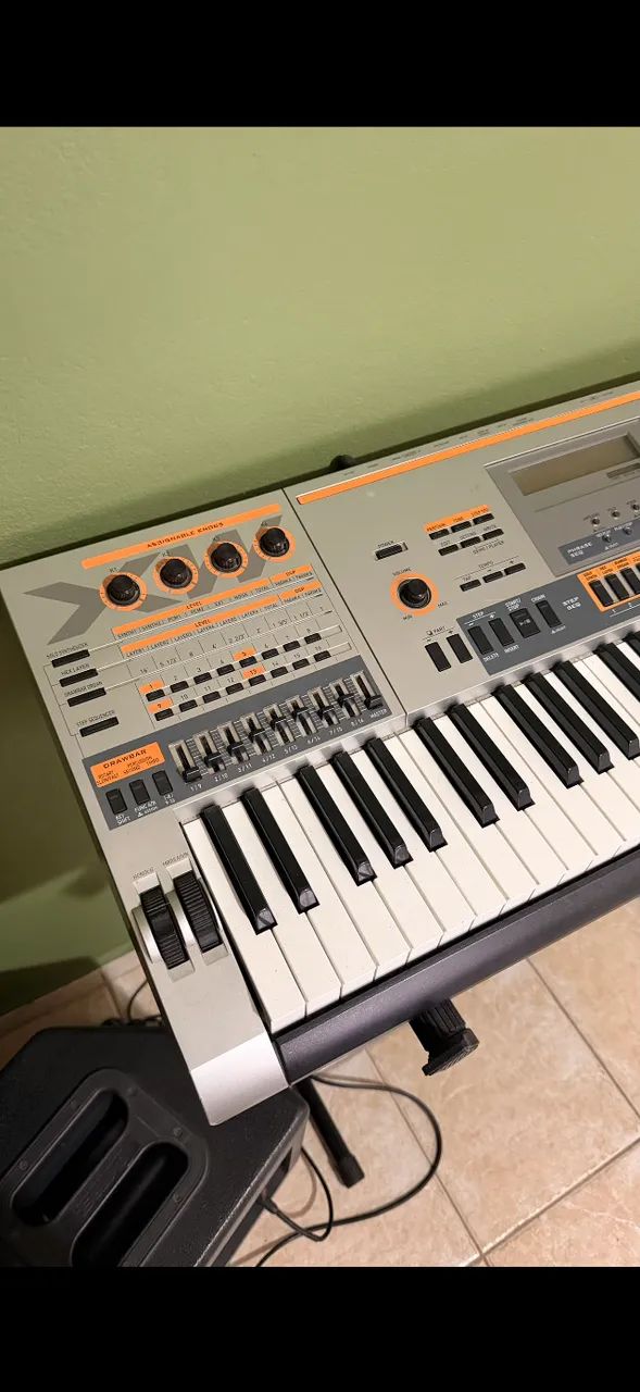 Teclado Casio XW-P1 + Caixa de som DATREL AT-8.100 - Instrumentos