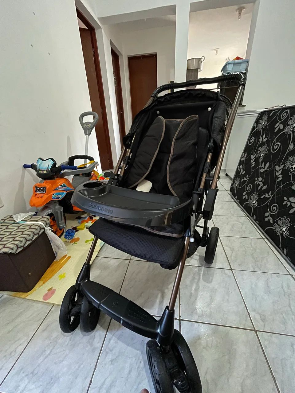 Vendo berço, Carrinho de bebê e bebê conforto. - Foto 3