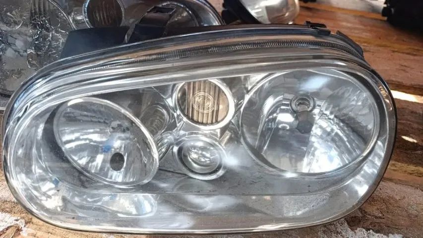 FAROL ESQUERDO GOLF SAPÃO