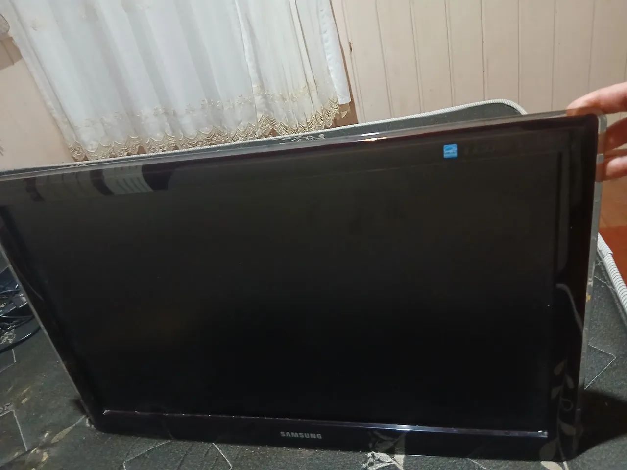 Vendo TV da Samsung 28 polegadas  não é esmart. 
