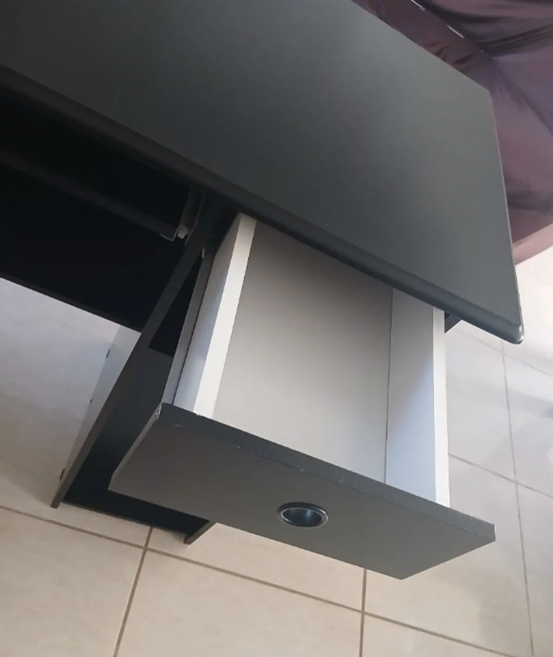 Escrivaninha Preta com Gaveta e Nicho para CPU - Foto 2