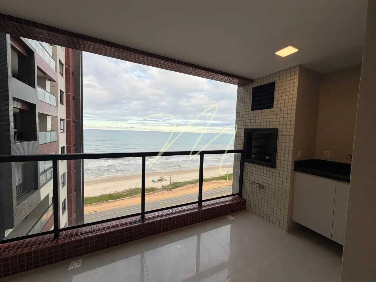 Apartamento 2 quartos mobiliado frente mar - Foto 2