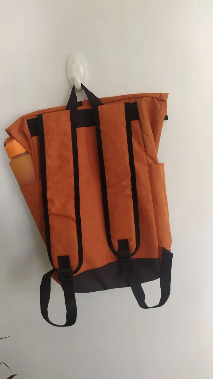 Duas mochilas corrida das estações verde e laranja e garrafas  - Foto 5