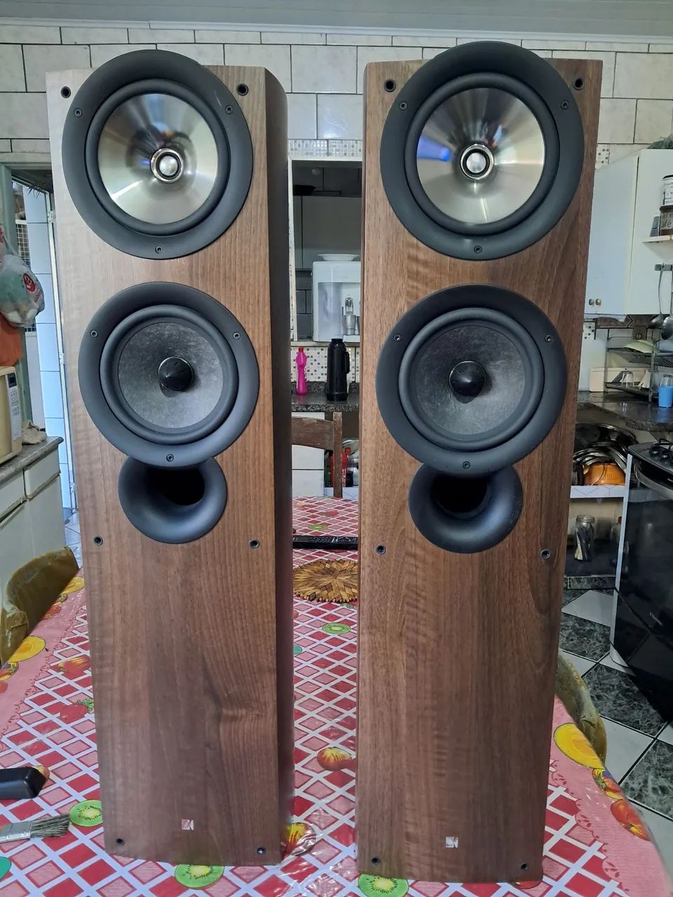 Caixas acusticas kef iQ7 