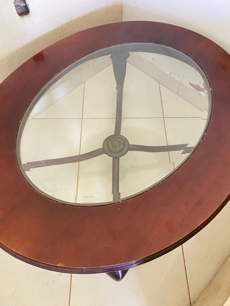 Mesa de Centro Redonda de Madeira com Vidro - Clássica e Elegante - Foto 5