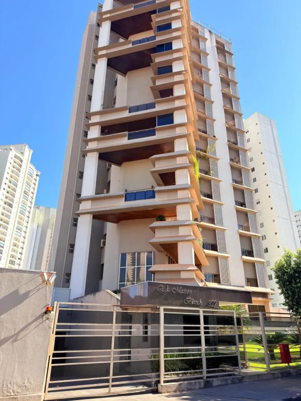 Apartamento de 3 suítes á venda no Ed. Maison Blanche