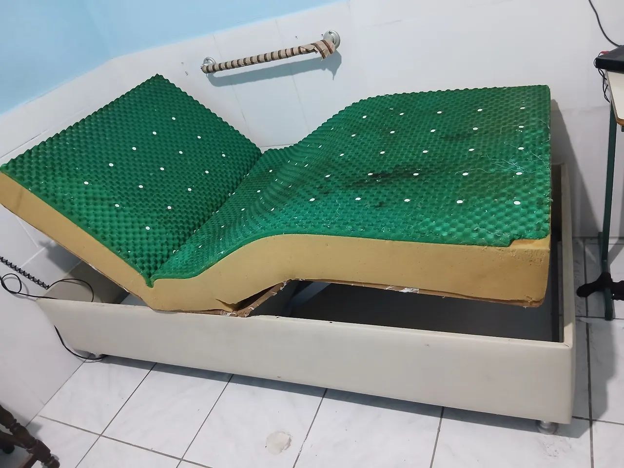 Cama hospitalar elétrica  usada - Foto 2