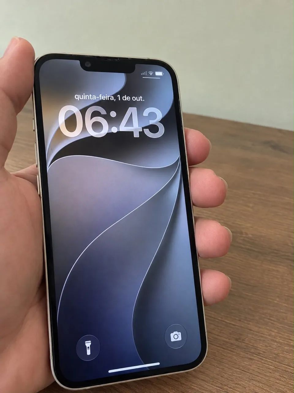  iPhone 13 com 128 GB de armazenamento 86 % de bateria. 