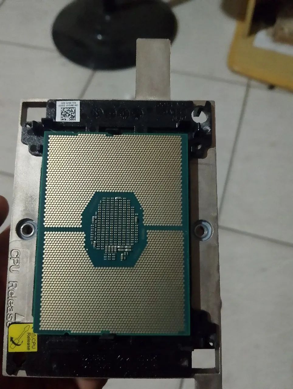 Intel Xeon Silver 4208 (2.10 GHz, código SRFBM) - Foto 2