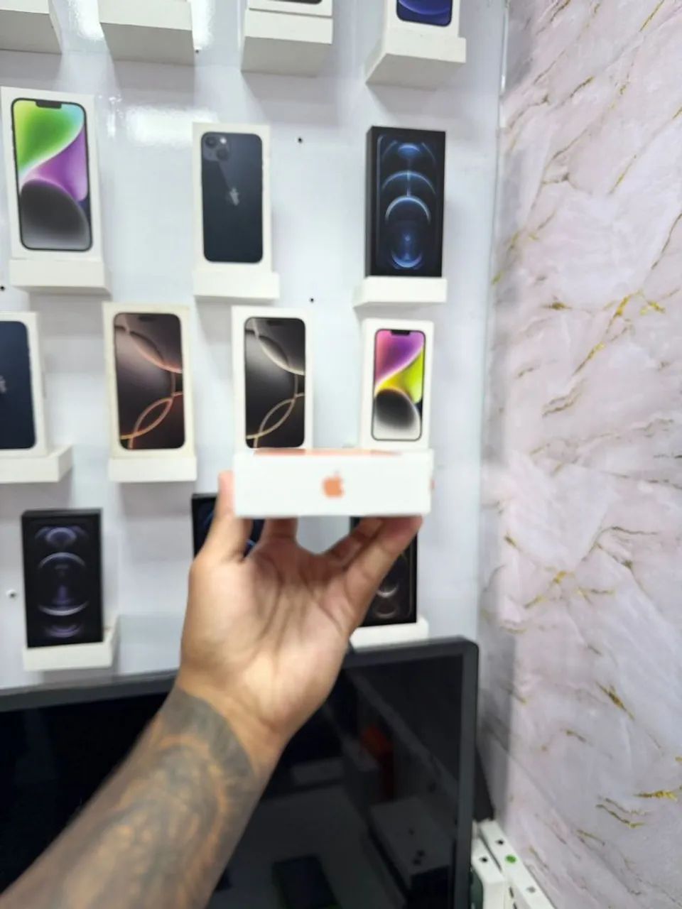 IPHONE 17 PRO MAX 256GB LARANJA<br>R$ 8.650,00 - Foto 3