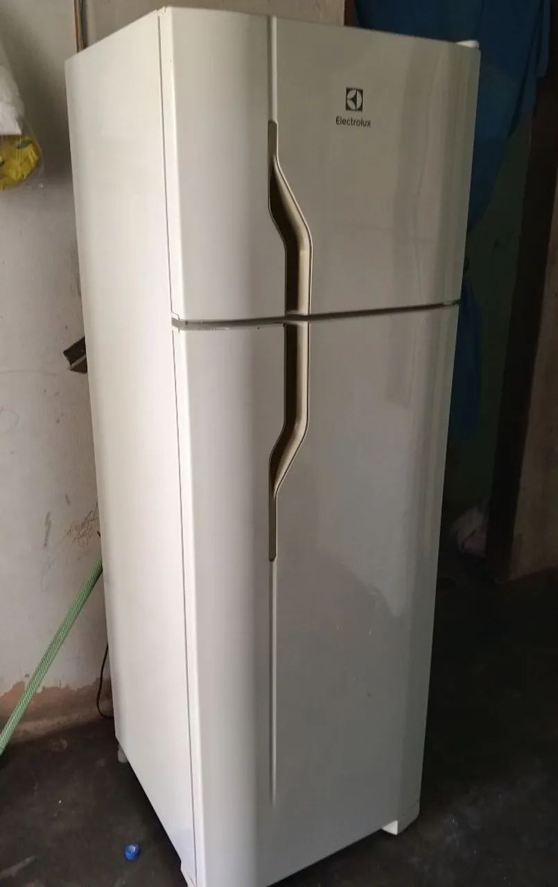 Vendo geladeira Electrolux Branco 