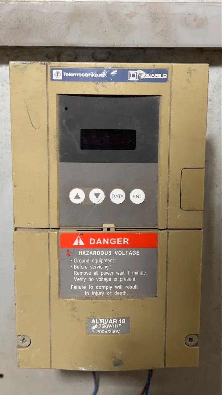 Inversor Telemecanique (ATV18U18M2) 1HP - 220V/240V - 50/60Hz