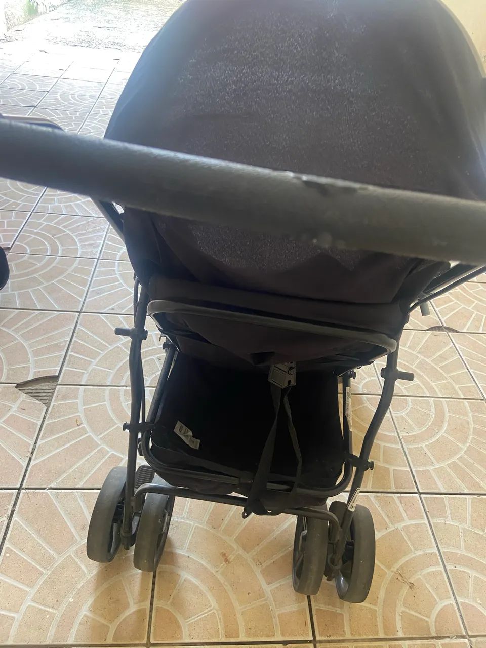 Carrinho de bebê marca tutti 