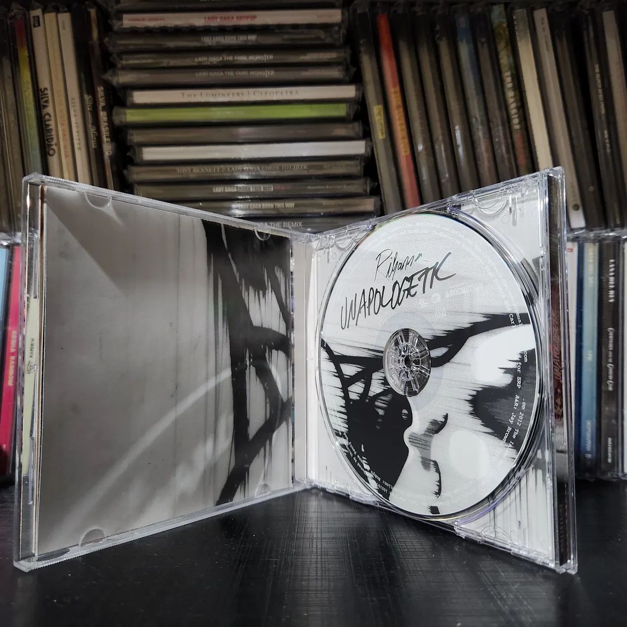 Cd rihanna unapologetic (com poster) - Foto 3