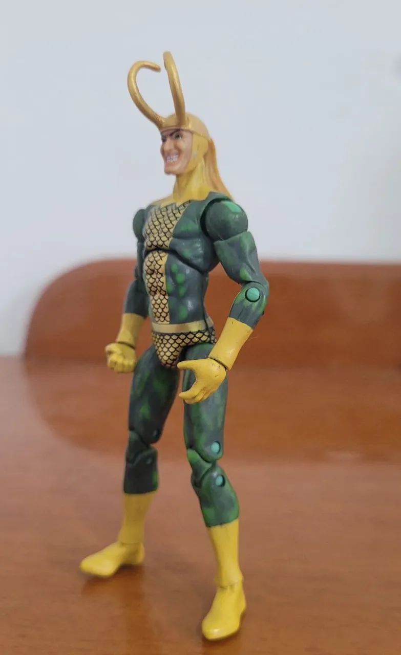 Figura Loki Marvel Universe Hasbro 3.75  - Foto 2